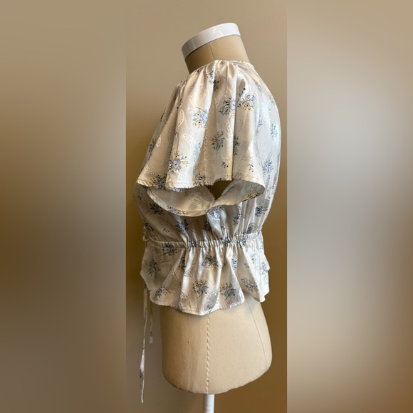 SHEIN Silver Blue White Floral Tie Front Short Sleeve Crop Top women's size M - Picture 3 of 9